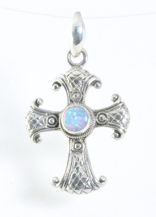 Pendentif croix en argent de fabrication traditionnelle avec opale australienne