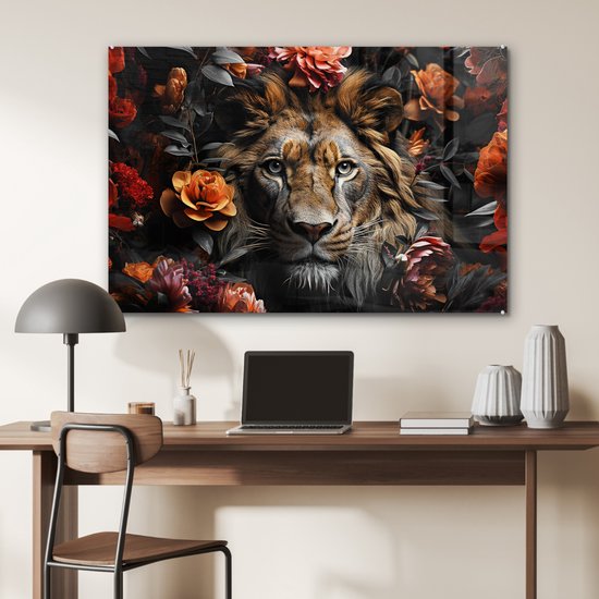 Een leeuw te midden van bloemen, hangend boven een bureau met een laptop.