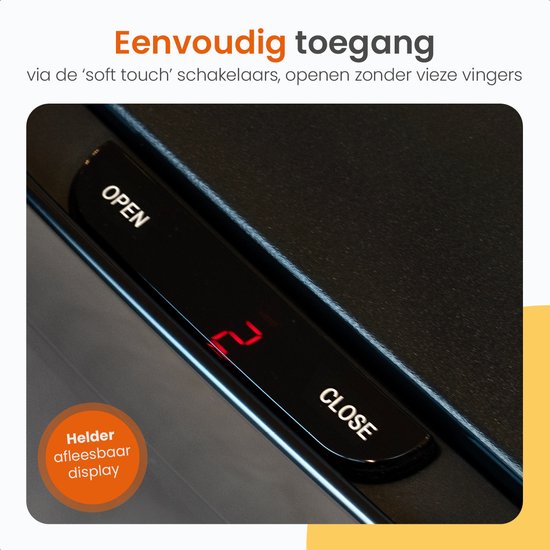 Close-up van het 'soft touch' bedieningspaneel van een zwarte prullenbak met helder rood display.