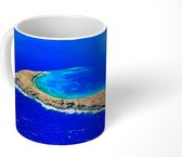 Mok - Een luchtfoto van een eilandenboog bij de Hawaiiaanse eilanden - 350 ML - Beker
