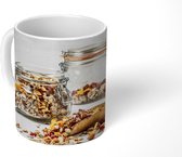 Mok - Potten met granola op witte achtergrond - 350 ML - Beker