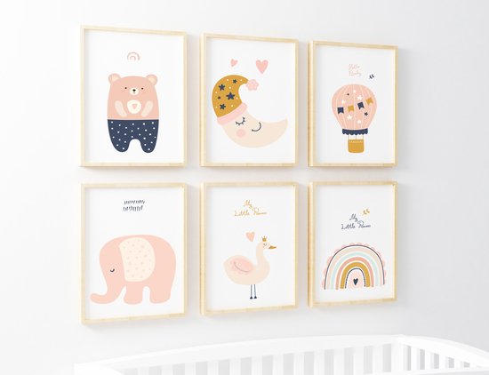 Happy Walls Set van 6 Meisjes Babykamer Posters - A4 20x30cm - Baby cadeau Meisje - Wanddecoratie kinderkamer 1 jaar - 2 jaar - 3 jaar - 4 jaar - 5 jaar - 6 jaar - 7 jaar - Wit