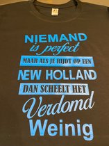 Niemand is perfect maar als je rijdt op een New Holland scheelt het verdomd weinig. Maat XS blauw