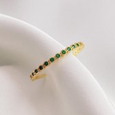 Goud vermeil slanke ring met emerald look stenen