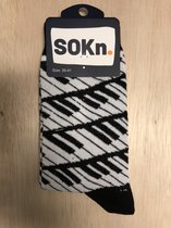 SOKn. trendy sokken PIANO maat 35-41 (ook leuk om kado te geven !)
