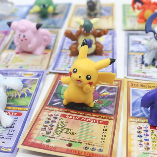 Thumbnail van een extra afbeelding van het spel 2 Pokemon kaarten met Pokemon speelgoed - set