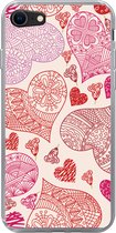 Geschikt voor iPhone 8 hoesje - Een illustratie met roze en rode hartjes - Siliconen Telefoonhoesje