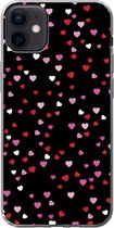 Geschikt voor iPhone 12 mini hoesje - Een illustratie met hartjes op een zwarte achtergrond - Siliconen Telefoonhoesje