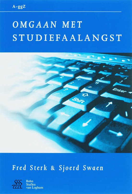 Boekomslag met blauwe en witte tekst op een wazige foto van een toetsenbord. Titel 'Omgaan met studiefaalangst' bovenaan.