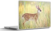 Laptop sticker - 15.6 inch - Hert - Gras - Dieren - 36x27,5cm - Laptopstickers - Laptop skin - Cover