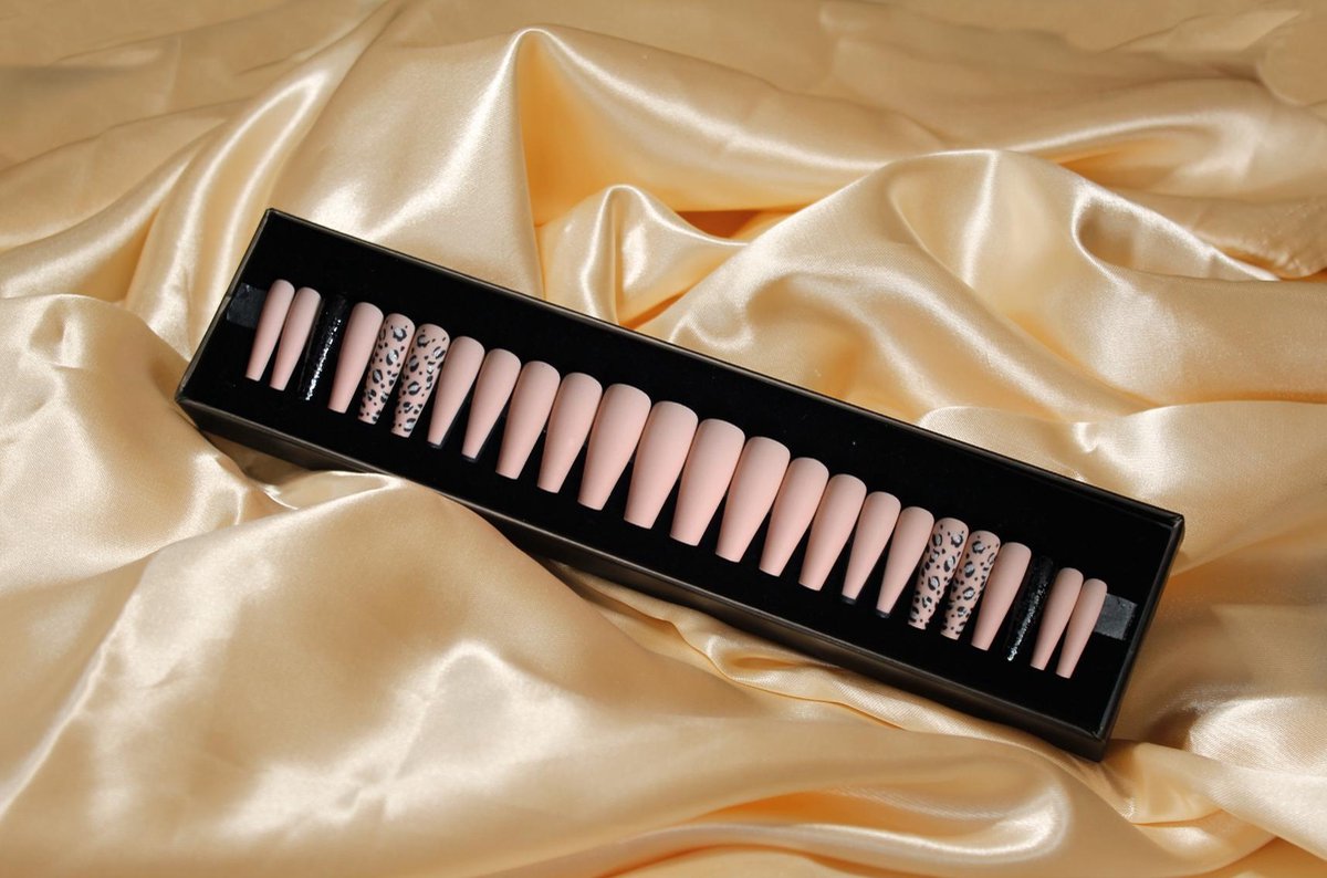 Goedkoopste Run The World - Nail Tabs - Press on Nails - Nep Nagels - Plak Nagels