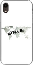 Geschikt voor iPhone XR hoesje - Wereldkaart - Grijs - Quote - Siliconen Telefoonhoesje