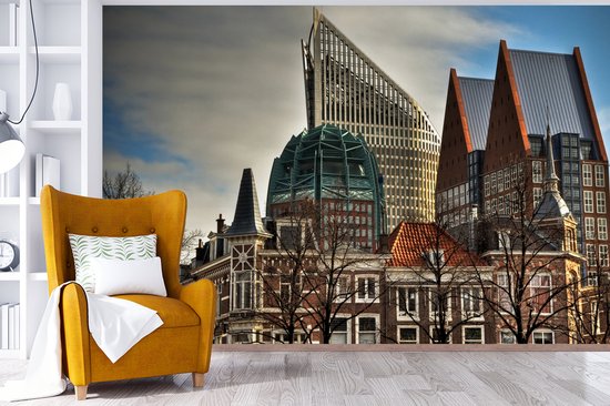 Papier peint photo en vinyle - Bâtiments gouvernementaux et bâtiments résidentiels au centre de La Haye largeur 360 cm x hauteur 240 cm - Tirage photo sur papier peint (disponible en 7 tailles)