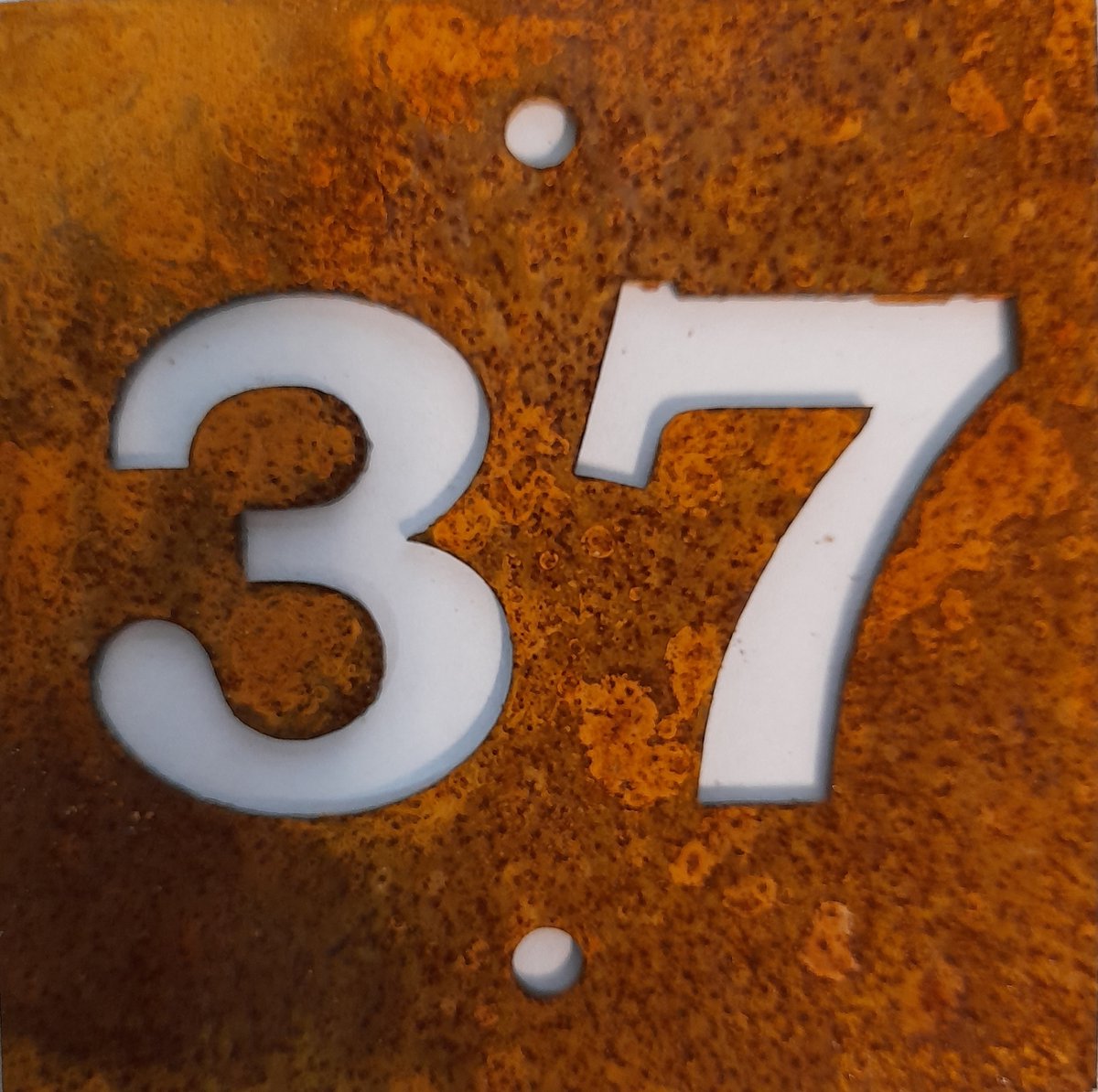 Cortenstaal huisnummerbord 37 (10x10cm)