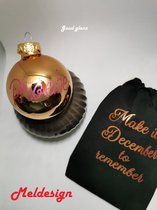 Kerst Kerstbal met naam met gratis opbergtasje goud glans glitter roze letters