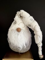 Kerstkabouter knuffel fabric gnome white/silver sitting 40 cm hoog - kledingstof - knuffel - kerststukje - decoratiefiguur - interieur - geschikt voor binnen - cadeau - geschenk -