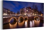 Wanddecoratie Metaal - Aluminium Schilderij Industrieel - Amsterdam - Water - Nacht - 120x60 cm - Dibond - Foto op aluminium - Industriële muurdecoratie - Voor de woonkamer/slaapkamer