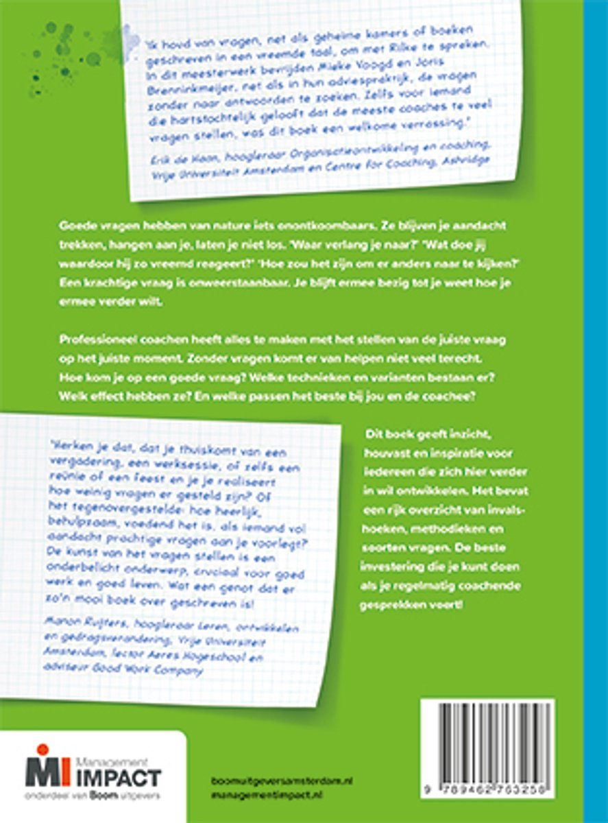 Boekomslag met witte tekstvakken op een groen-blauwe achtergrond. Inclusief QR-code en ISBN.