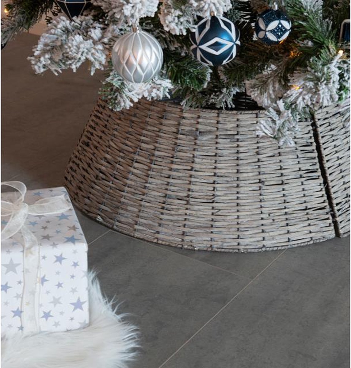 Decoris wilgen kerstboomring met een diameter van 70 cm.
