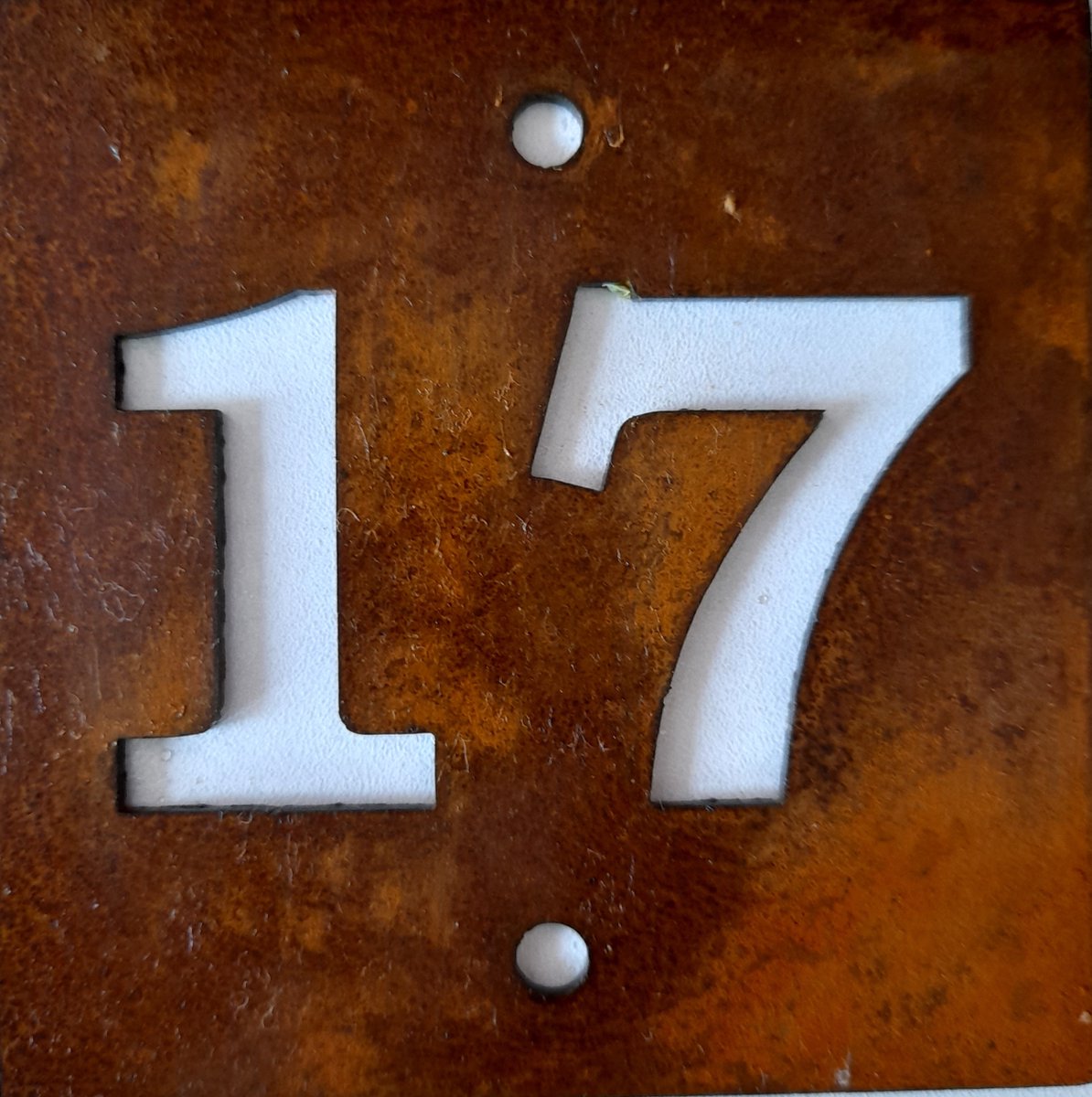 Cortenstaal huisnummer 17 (10x10cm)
