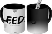 Magische Mok - Foto op Warmte Mok - Dikgedrukte tekening van de stadsnaam Leeds - zwart wit - 350 ML