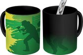 Magische Mok - Foto op Warmte Mok - Een groene tekening van paintball op een veld - 350 ML