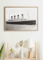 Poster In Houten Lijst - Titanic - Historisch 1912 Liverpool - Large 50 x 70 cm - Zwart/Wit