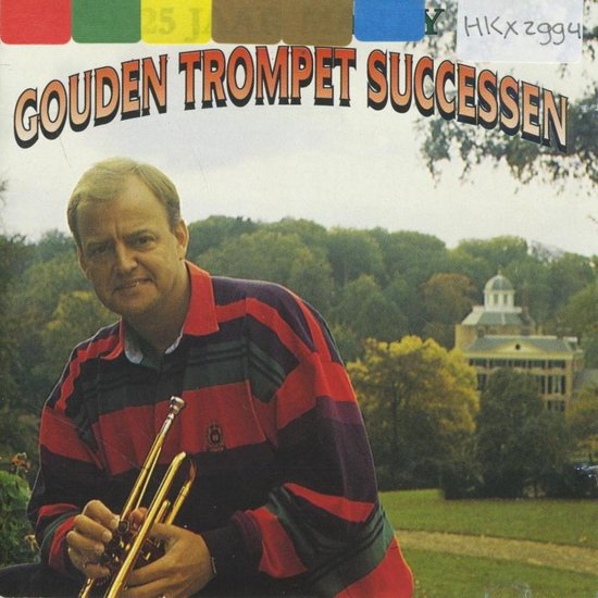 Man met trompet voor een landhuis, draagt een gestreept shirt. Titel: GOUDEN TROMPET SUCCESSEN.