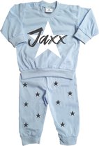 Pyjama met naam lichtblauw met zwarte sterren-Slaap slaap-Maat 80/86