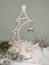 Kerstboom van hout met kerstbal - Beeld - Kerstbal - Ik mis je - Kerstbeeld - Kerst - Kerstboom - Kerstmis - Kerstdecoratie