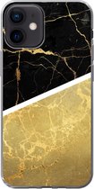 Geschikt voor iPhone 12 hoesje - Marmer print - Zwart - Goud - Siliconen Telefoonhoesje
