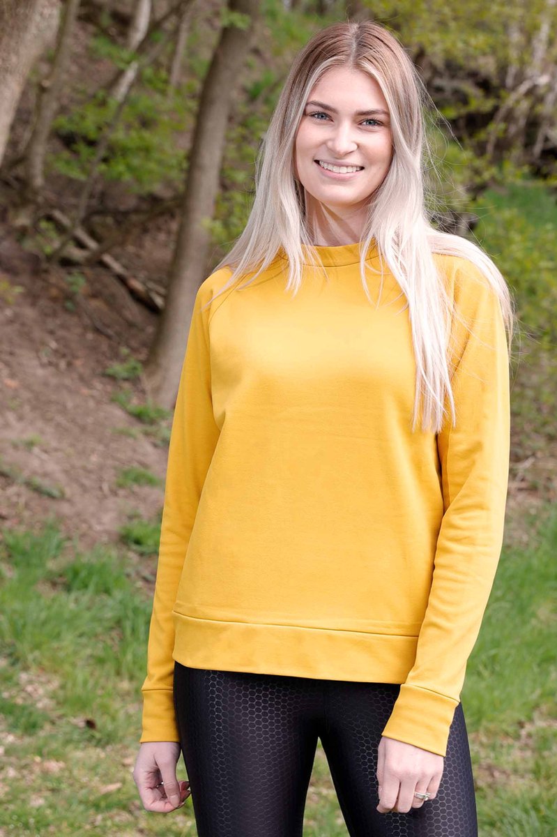 REVIVE Sundown sweater kleur Honey . Heerlijk warm met 2 zijzakken met rits en reflecterende tape. Geel