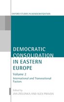 Oxford Studies in Democratization- Democratic Consolidation in Eastern Europe: Volume 2: International and Transnational Factors