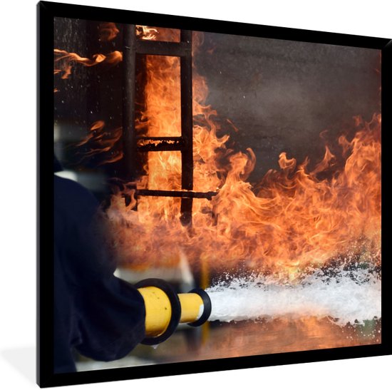 Fotolijst incl. Poster - Brandweer schiet schuim op vuur - 40x40 cm - Posterlijst