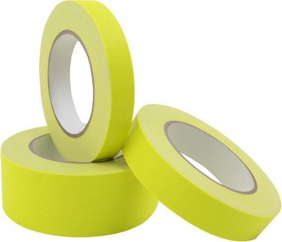Drie rollen fluor gele gaffa tape.