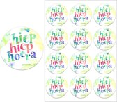 35x Sluitsticker Hiep Hiep Hoera - Cadeausticker - Verjaardag - Traktatie - Kinderfeestje Trakteren - 3,5 x 3,5 cm