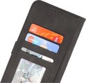 Detail van zwart kunstleren portemonnee hoesje met kaarthouders en Maestro en KFC creditcards.