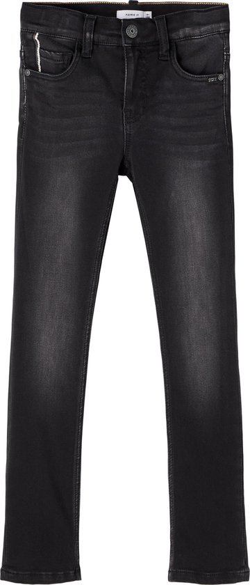 Zwarte skinny jeans met een lichte wassing. De broek heeft een ritssluiting en knoop.