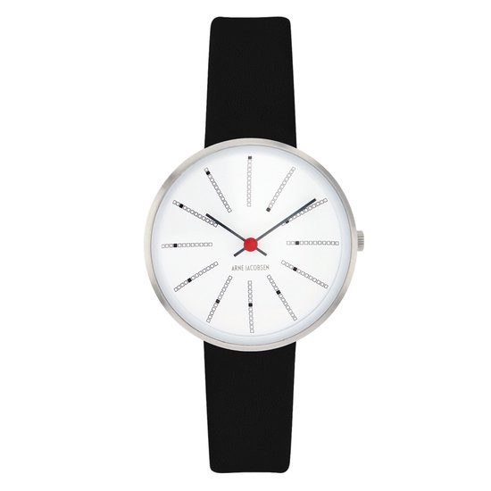 Zilverkleurig horloge met witte wijzerplaat, zwarte band, rode secondewijzer en 'ARNE JACOBSEN' logo.