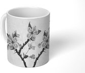 Mok - Stilleven van een bloeiende appelboom - zwart wit - 350 ML - Beker