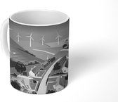 Mok - tekening van windmolens en een dorp op het platteland - zwart wit - 350 ML - Beker