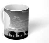 Mok - olifanten bij het landschap met een zonsondergang - zwart wit - 350 ML - Beker