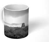 Mok - Paarse lucht boven het Nationaal park Riscos de Momostenango in Midden-Amerika - zwart wit - 350 ML - Beker