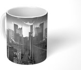 Mok - Een zonsopgang met gebouwen in het Canadese Toronto - zwart wit - 350 ML - Beker