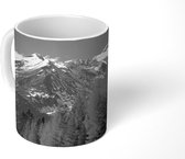 Mok - Bomen voor de Großglockner berg in Oostenrijk - zwart wit - 350 ML - Beker