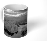 Mok - Luchtfoto van het boslandschap in het Nationaal park Cairngorms - zwart wit - 350 ML - Beker