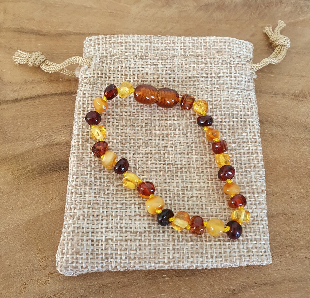 Barnsteen armbandje voor baby's - 12 cm - Pijnstillend bij doorkomende tandjes - Multi color ongepolijst Barnsteen armbandje voor baby's - 12 cm - Pijnstillend bij doorkomende tandjes - Multi color ongepolijst