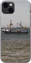 Geschikt voor iPhone 13 hoesje - Noordzee - Vissersboot - Water - Siliconen Telefoonhoesje
