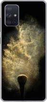 Geschikt voor Samsung Galaxy A51 5G hoesje - Goud poeder op een zwarte achtergrond - Siliconen Telefoonhoesje