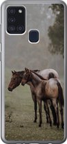 Geschikt voor Samsung Galaxy A21s hoesje - Paarden - Natuur - Mist - Siliconen Telefoonhoesje